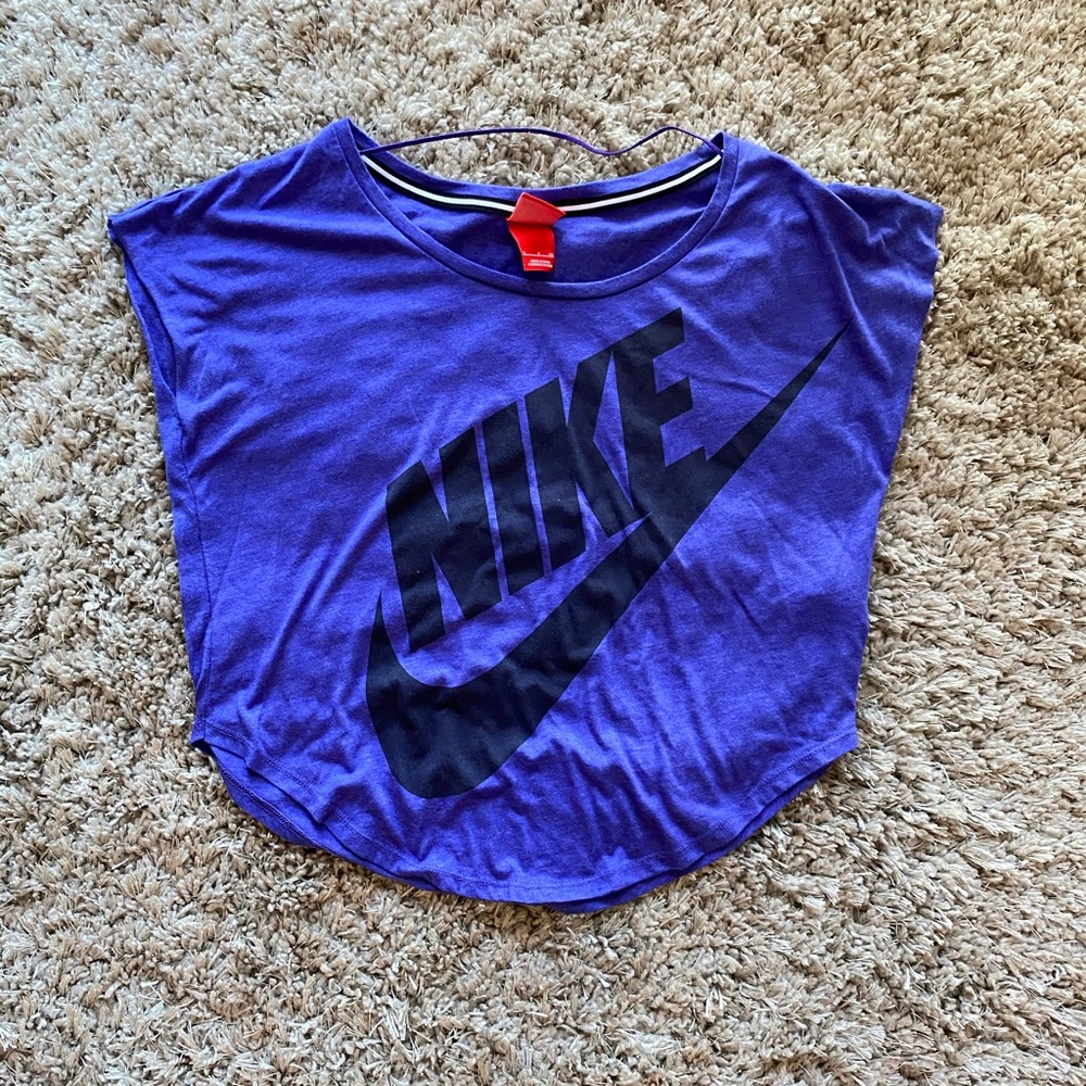 Women’s Nike loose fit workout shirt